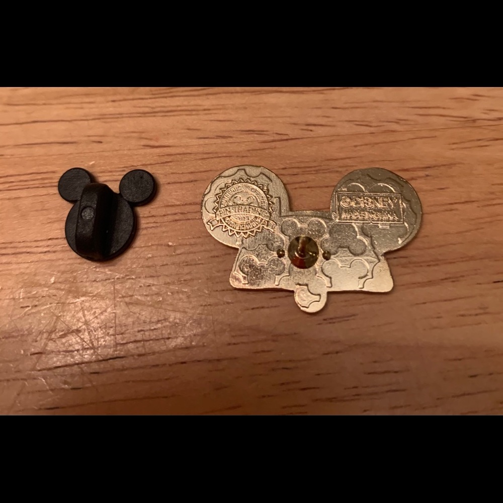 Disney Trading Pin - Picture 2 of 2